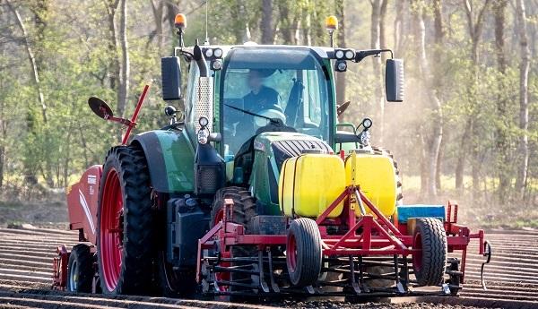 GPS apparatuur gestolen uit landbouwvoertuigen Westerbork