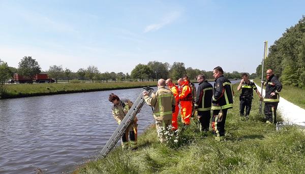 Inbreker springt in kanaal na vlucht voor politie; Brandweer duikt naar buit