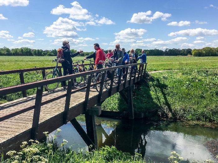 Fietsexcursie Drentsche Aa: Beekdal, heide, hunebed en pannenkoeken