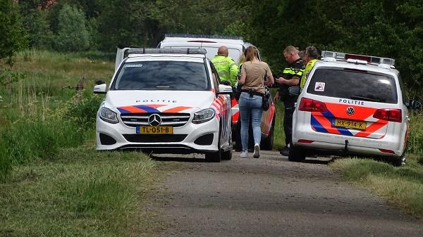 Politie pakt autodief op met helikopter; 13 politie eenheden helpen mee