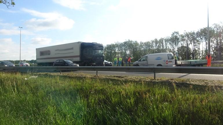 File op A28 en A32 door ongeval met meerdere voertuigen