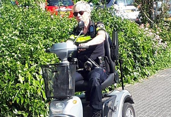 Bejaarde met scootmobiel van de weg; Thuis breng service