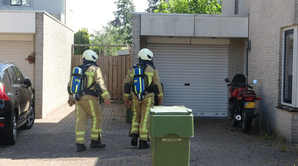 Brandweer druk met gas metingen na melding postbezorger