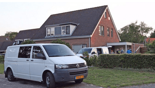 Man aangehouden na vondst lichaam in woning (video)