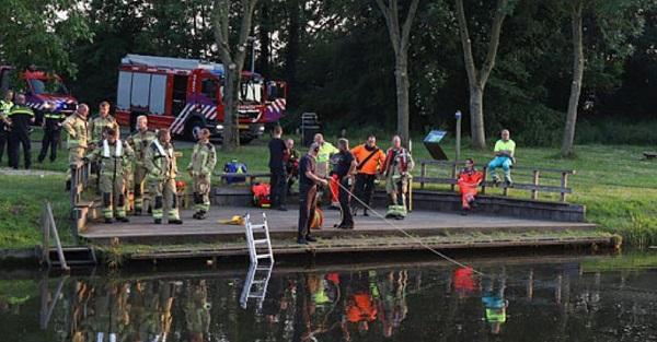 Grote zoekactie na vinden kleding langs waterkant