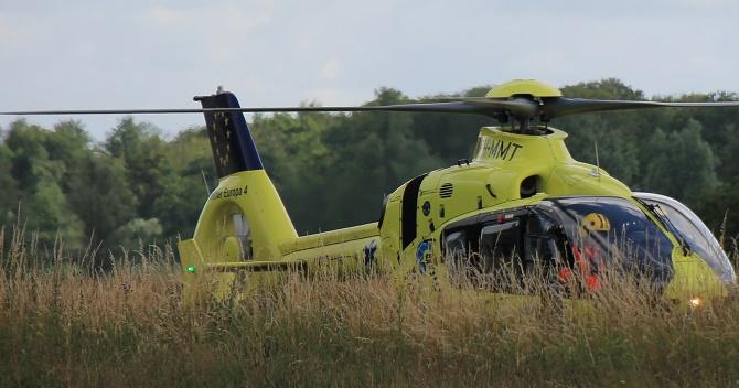 Traumahelikopter landt langs A28 voor medische assistentie