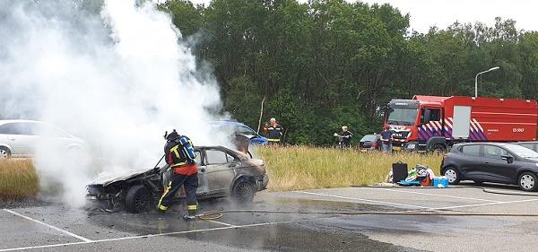 Auto brand uit op carpool in Zuidwolde
