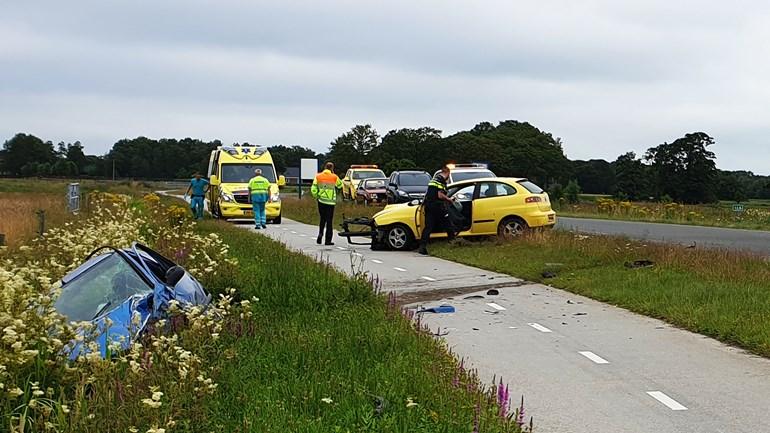 Auto de sloot in na botsing N373