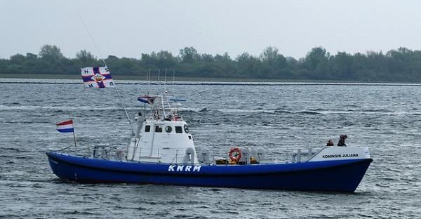 Rijkswaterstaat gaat bekeuringen schrijven voor illegale zwemmers