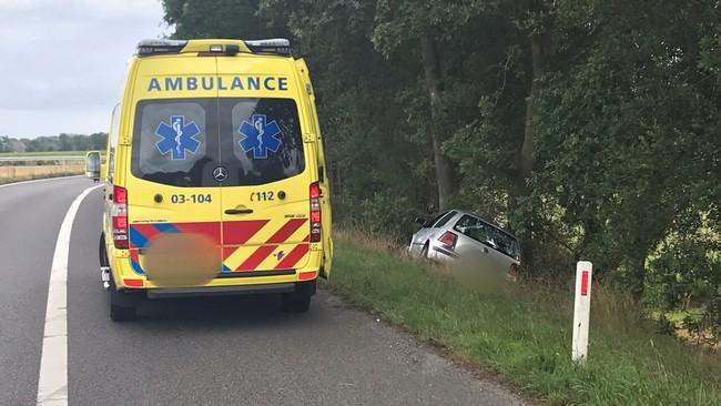 Bestuurder raakt van de A28 bij Beilen