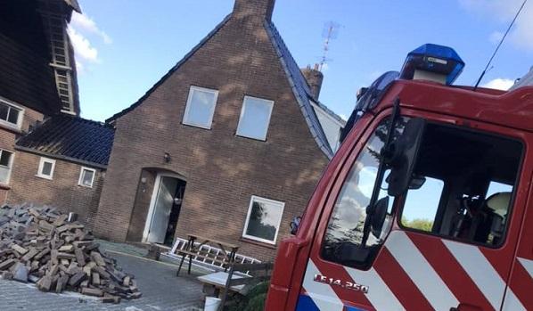 Bestuurder botst tegen boom in Smilde