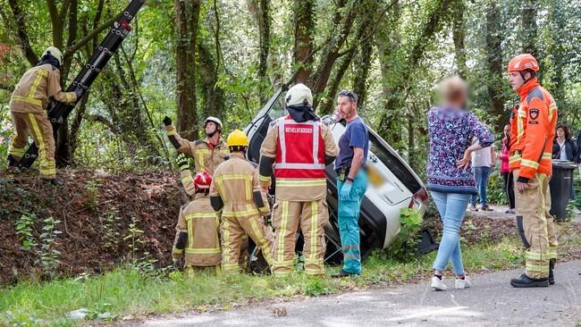 Twee gewonden bij ongeval in Rolde (Video)