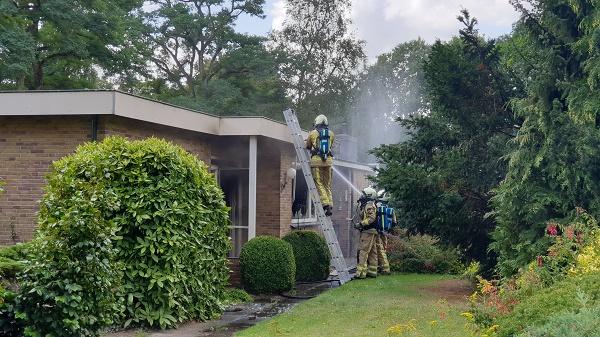 Bewoner uit brandende woning gehaald in Zuidlaren