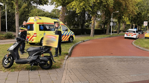 Maaltijdbezorger onderuit met brommer in Hoogeveen