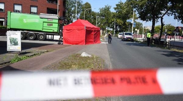 Voetganger (90) overleden na aanrijding met vrachtwagen (video)