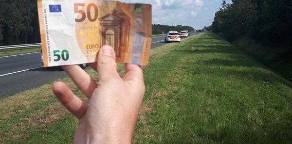 Het regende briefjes van 50 euro op de snelweg vanmiddag