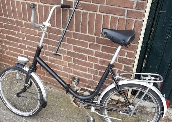 Politie zoekt eigenaar van fiets na diefstal van auto