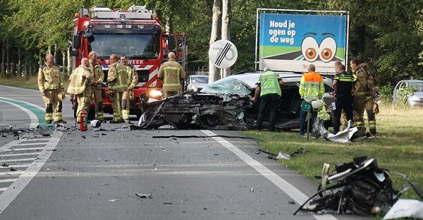 Traumahelikopter naar ernstig ongeval tussen auto en bus op N34 (video)