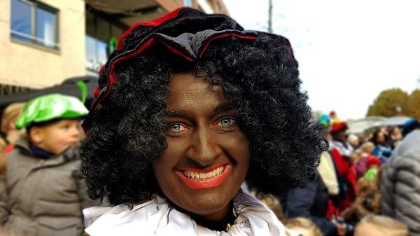 Geen zwarte piet maar roetveeg pieten bij intocht sinterklaas