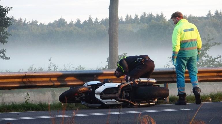 Motorrijder (26) overleden na ongeval met vrachtwagen (video)