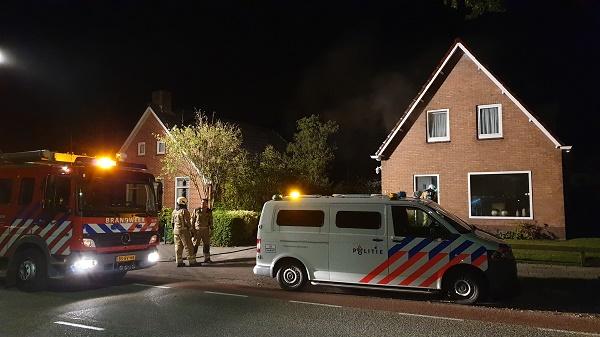 Veel rook bij woningbrand in Roden (video)