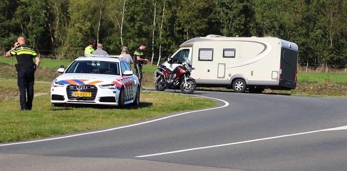 Motorrijder gewond na botsing met camper