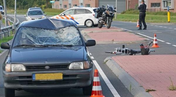 Fietser ernstig gewond na botsing met auto; Traumahelikopter ter plaatse