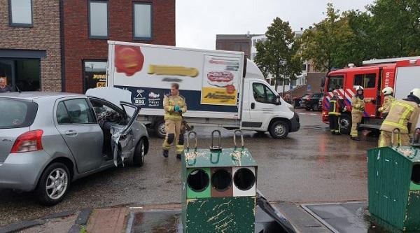 Twee gewonden nadat auto achterop vrachtwagen rijdt