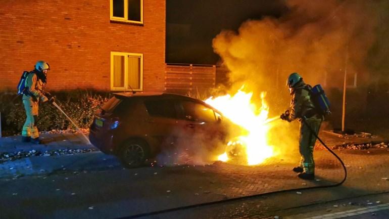Opnieuw auto uitgebrand in Hoogeveen; Politie doet onderzoek