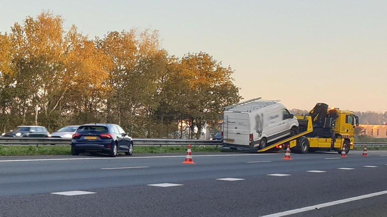 A28 uur afgesloten door ongeval met vier voertuigen