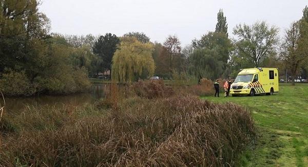 Politie zoekt identiteit van vrouw die in vijver is gevonden (video)