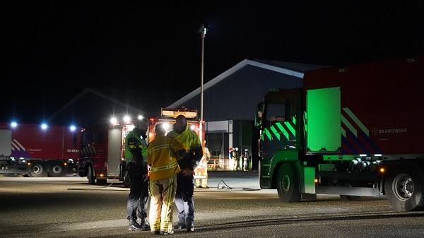 Grote inzet brandweer na melding grote brand in loods (video)