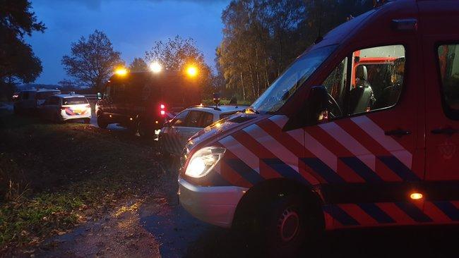 Auto raakt te water in Veenhuizen: bestuurder omgekomen