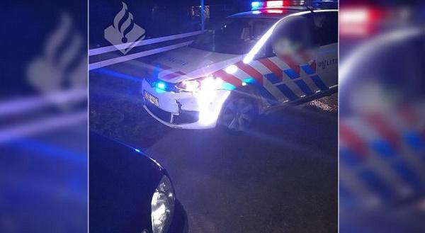Politie rijdt auto klem na achtervolging vanwege diefstal