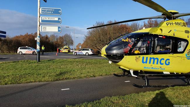 Traumahelikopter landt bij oprit A28 Fluitenberg voor assistentie