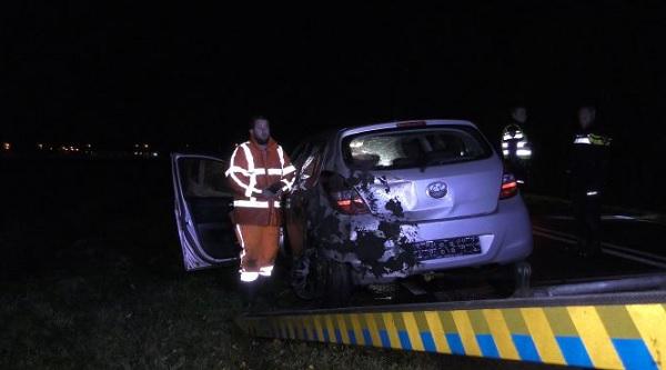 Automobilist schiet met auto de sloot in