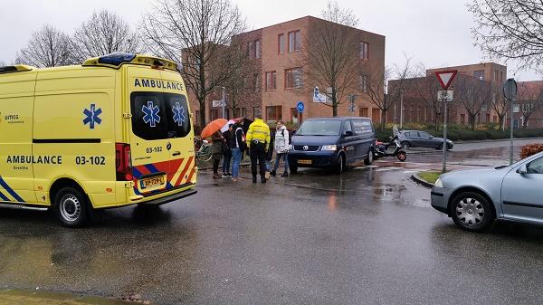 Fietser naar het ziekenhuis na ongeval met auto