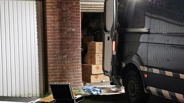 Politie houdt twee mannen aan na vondst 2500 kg illegaal vuurwerk in garagebox
