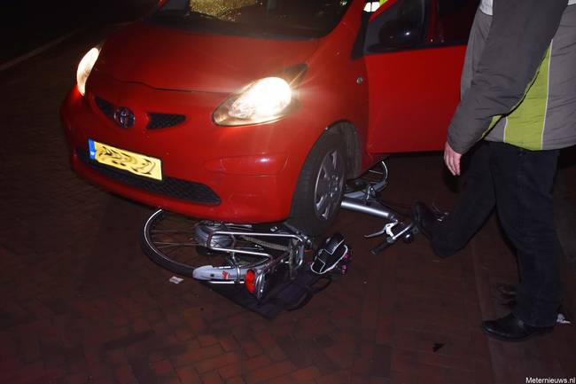 Fietser gewond bij aanrijding met auto (Video)