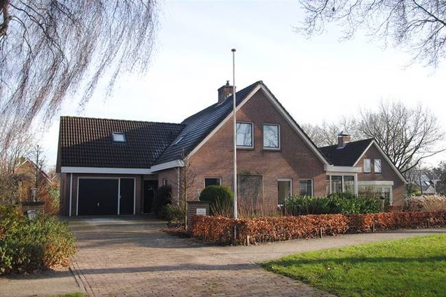 Te koop in Zuidwolde: ruim opgezette vrijstaande semi-bungalow