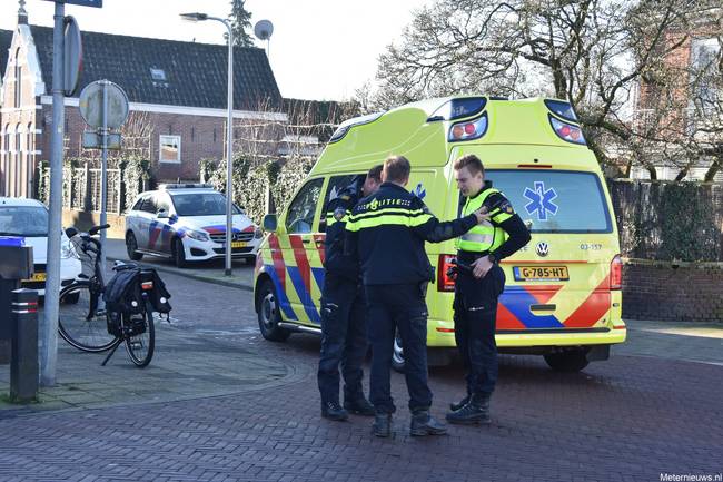 Gewonde bij aanrijding tussen auto en fietsster (Video)