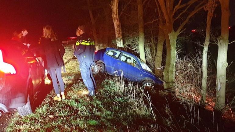 Opnieuw auto van oprit A28 gevlogen; Bestuurder niet gewond