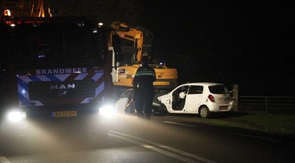 Vrouw (75) overleden na botsing met geparkeerde graafmachine