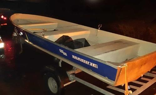 Politie zoekt eigenaar van vermoedelijk gestolen boot en aanhanger