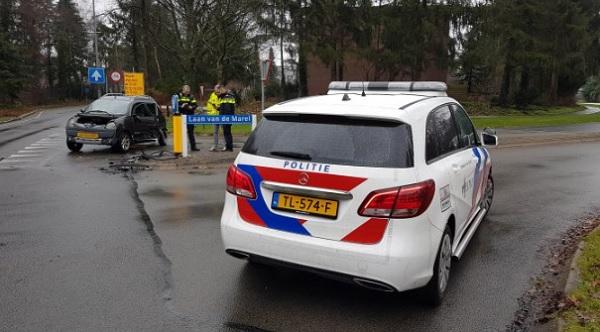 Gewonde na ongeval tussen busje en brommobiel (video)