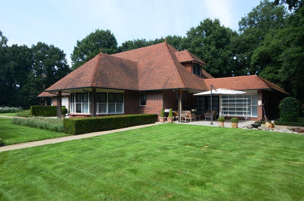 Te koop in Drenthe; villa met eigen zwembad, sauna en fitnissruimte