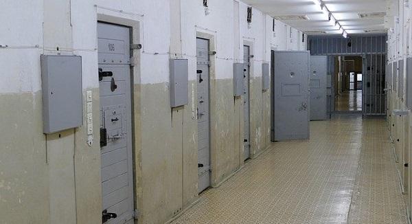 Gevangenissen starten proef met eigen sleutel en telefoon voor gedetineerden