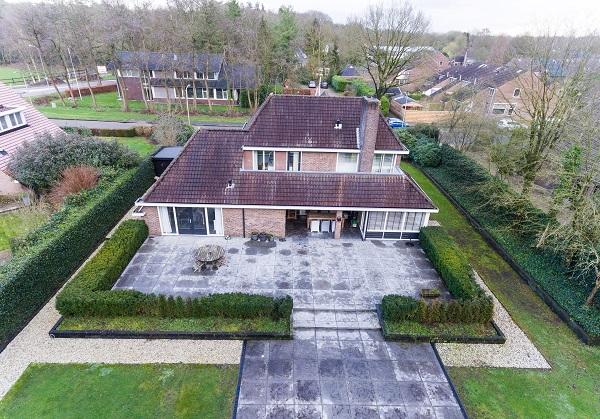 Te koop in Drenthe; landhuis gelegen aan groot bos