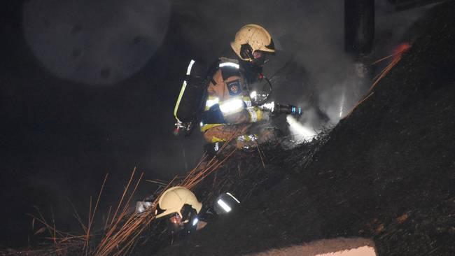 Behoorlijke schade aan boerderij door brand (Video)