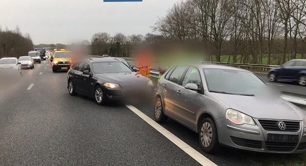 A28 vanmorgen muurvast door meerdere ongevallen en autobrand